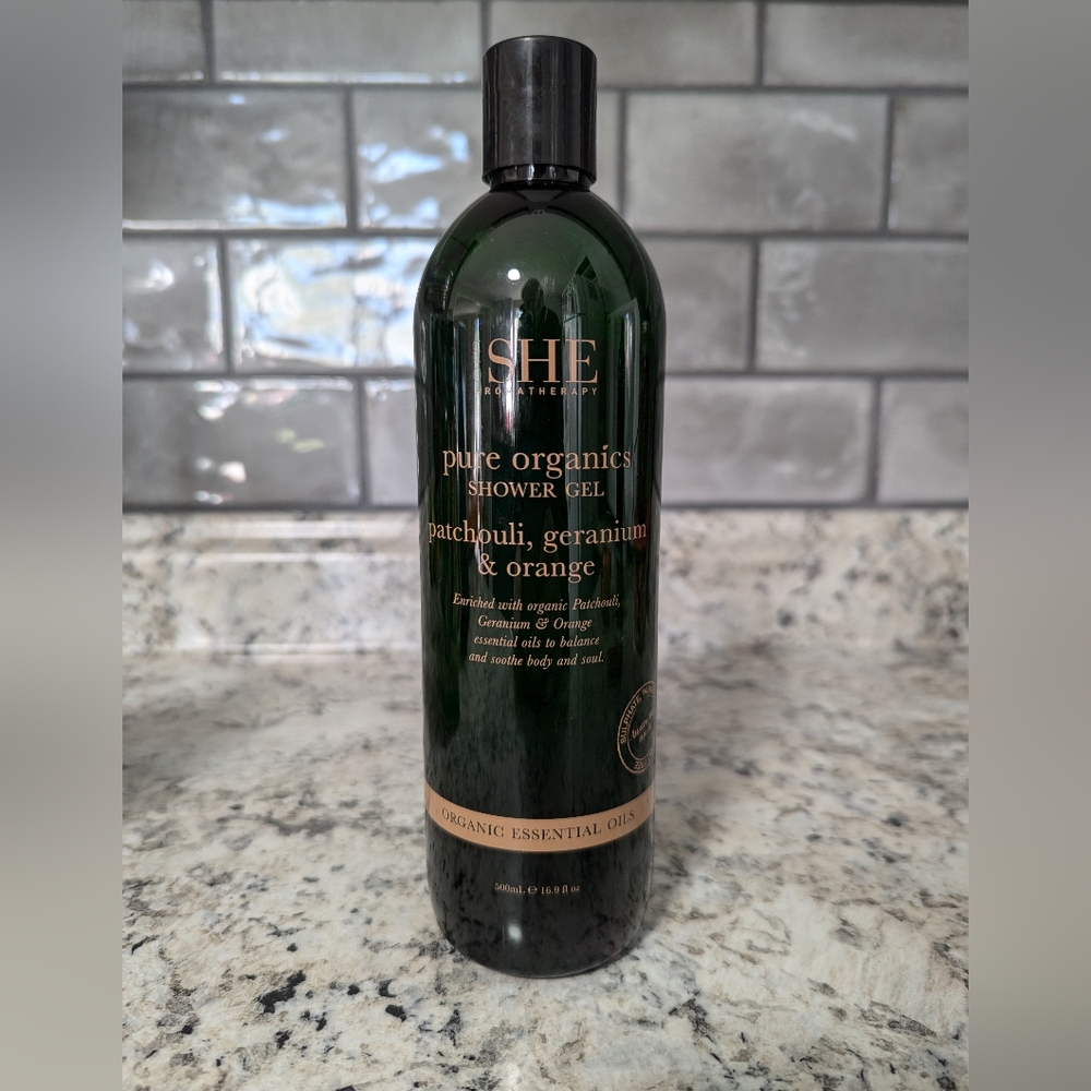 NEW OM SHE Aromatherapy Organic Shower Gel (patchouli, geranium & orange)